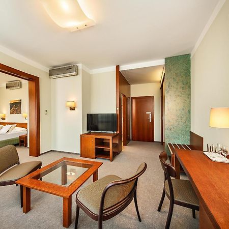 Wellness Hotel Happy Star Hnanice  Dış mekan fotoğraf
