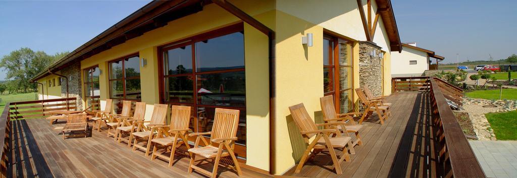 Wellness Hotel Happy Star Hnanice  Dış mekan fotoğraf