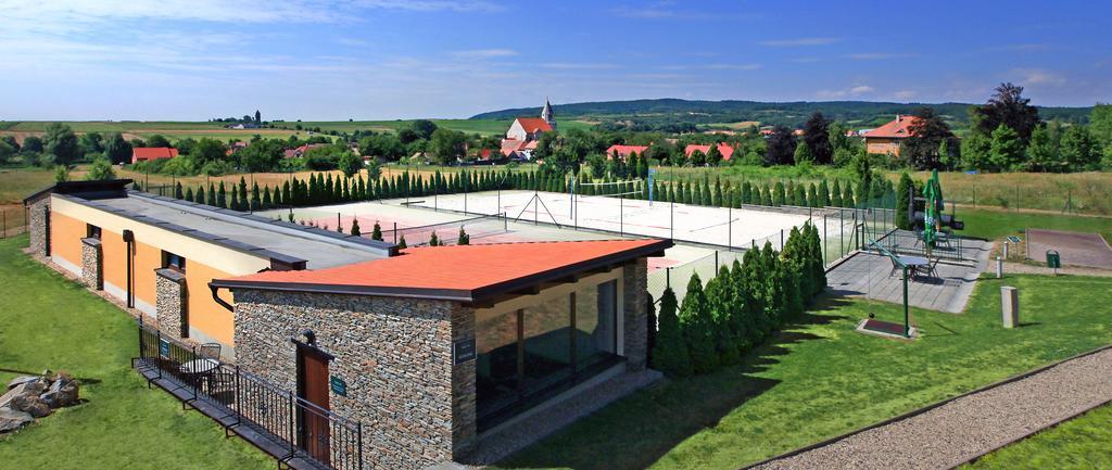 Wellness Hotel Happy Star Hnanice  Dış mekan fotoğraf