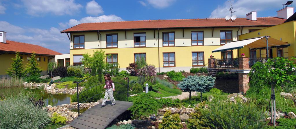 Wellness Hotel Happy Star Hnanice  Dış mekan fotoğraf