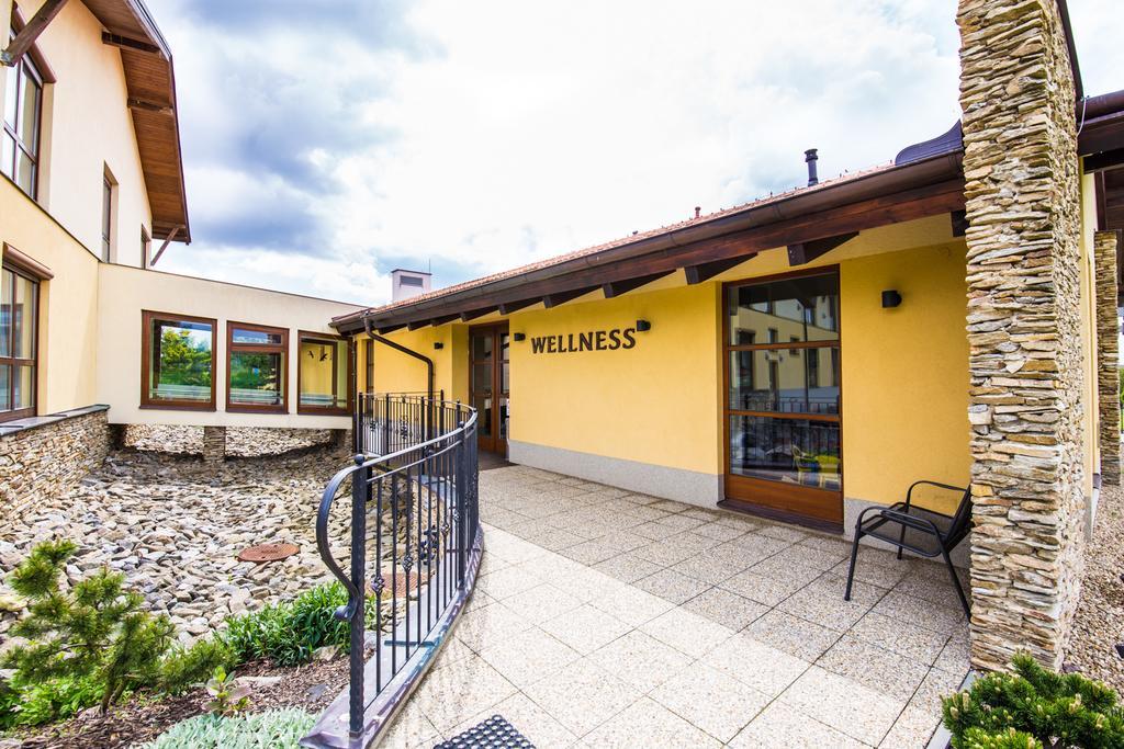 Wellness Hotel Happy Star Hnanice  Dış mekan fotoğraf