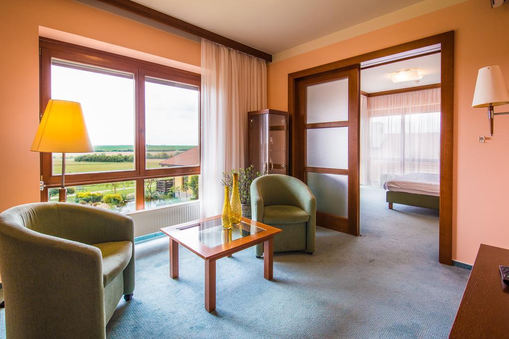 Wellness Hotel Happy Star Hnanice  Dış mekan fotoğraf