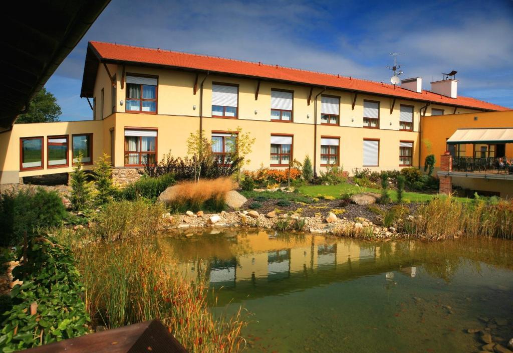 Wellness Hotel Happy Star Hnanice  Dış mekan fotoğraf