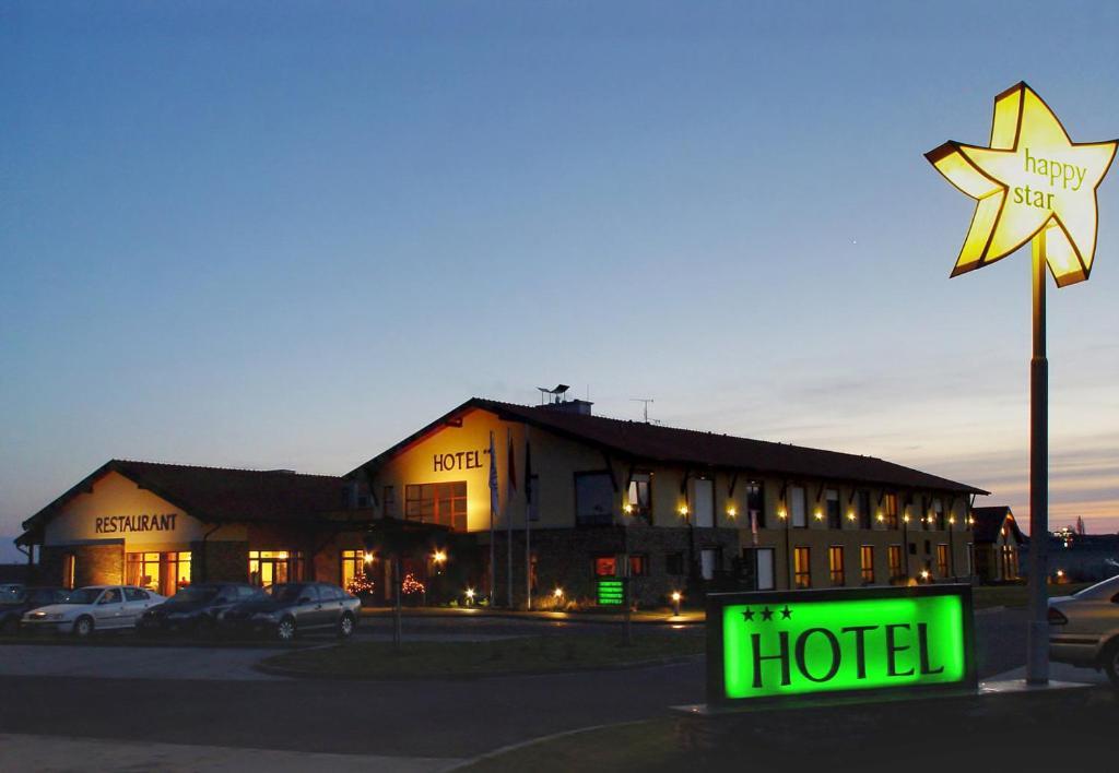 Wellness Hotel Happy Star Hnanice  Dış mekan fotoğraf