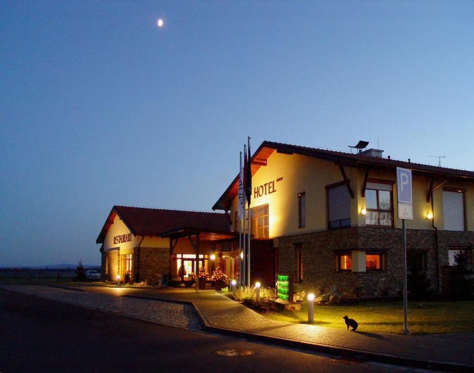 Wellness Hotel Happy Star Hnanice  Dış mekan fotoğraf