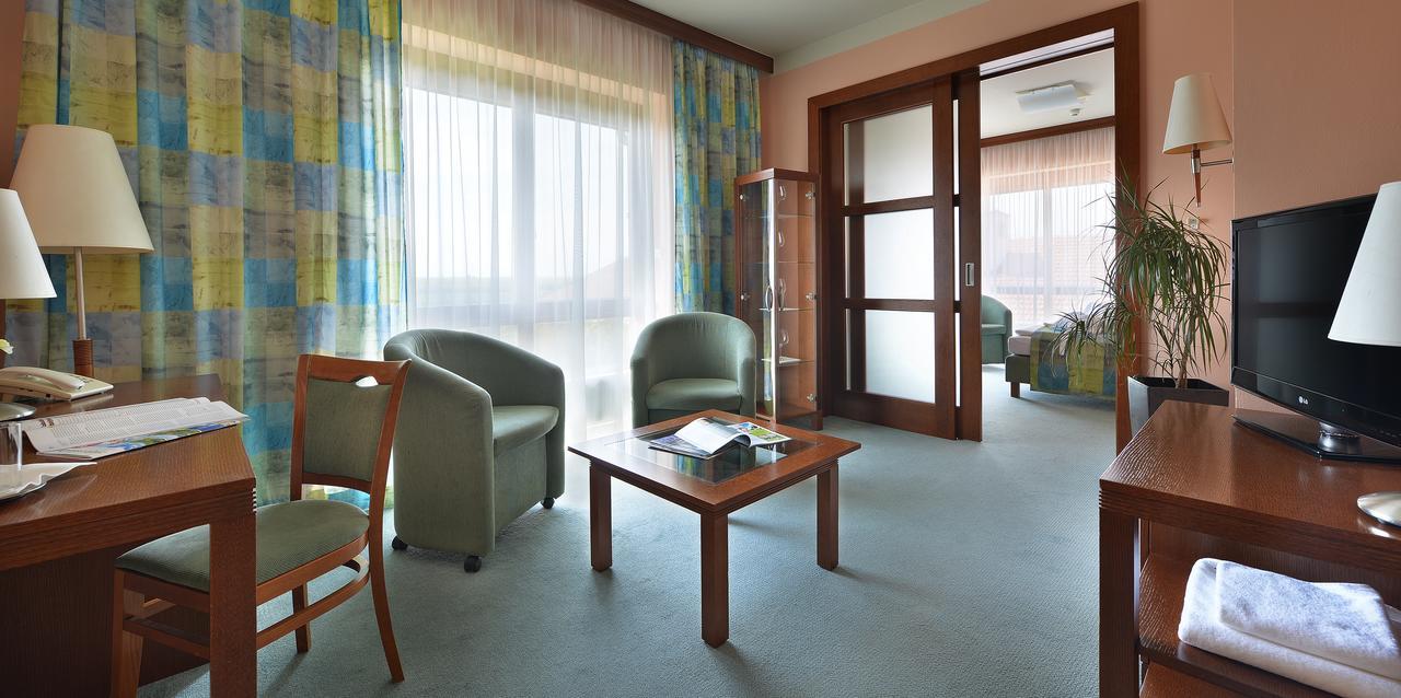 Wellness Hotel Happy Star Hnanice  Dış mekan fotoğraf
